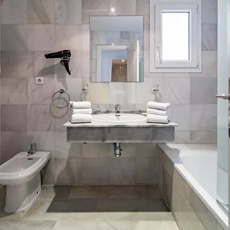 Pr20 - Good Located Flat Puerto Banus *